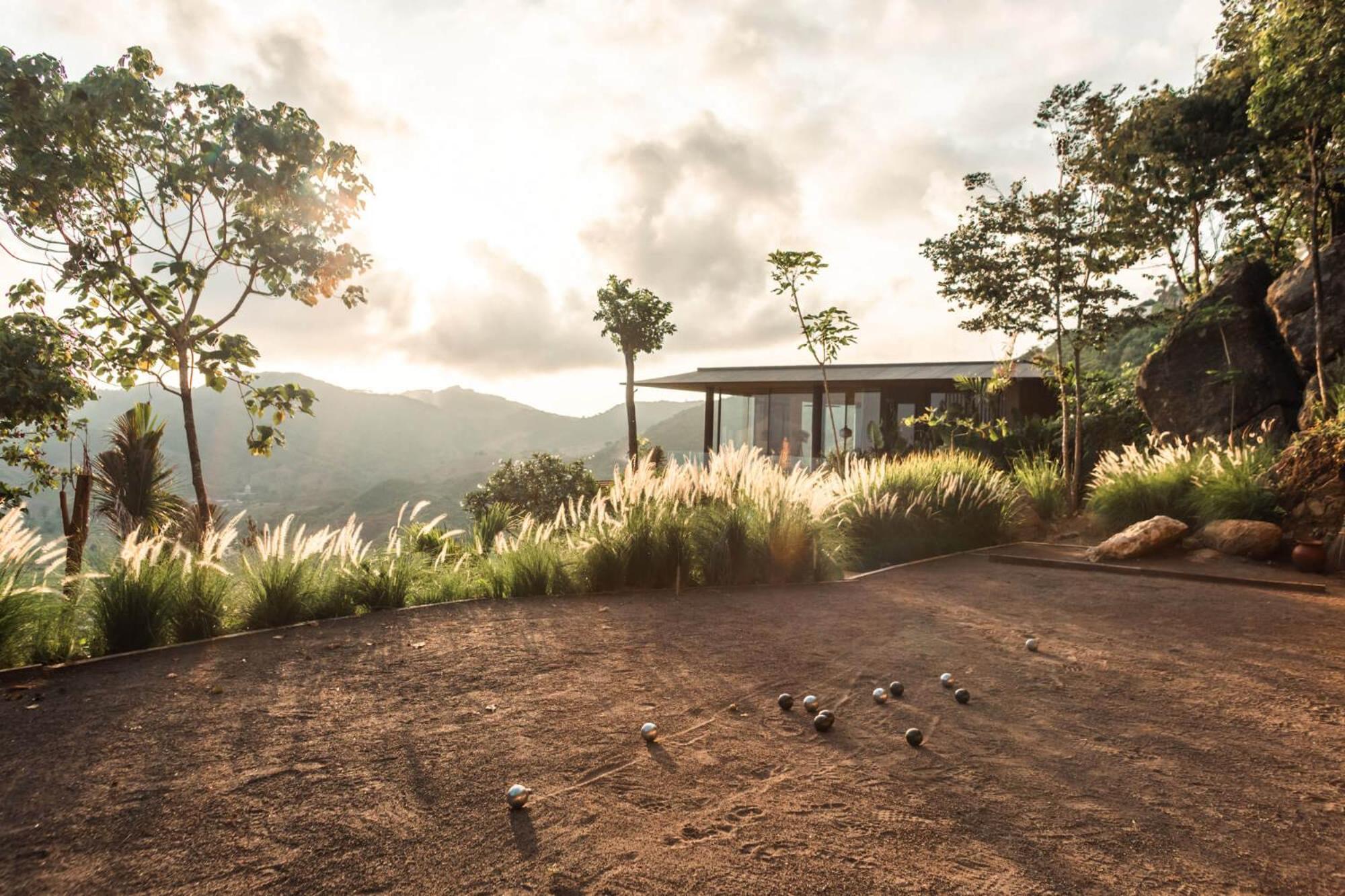 Tampah Hills Hotel เซอลงเบอลานัก ภายนอก รูปภาพ