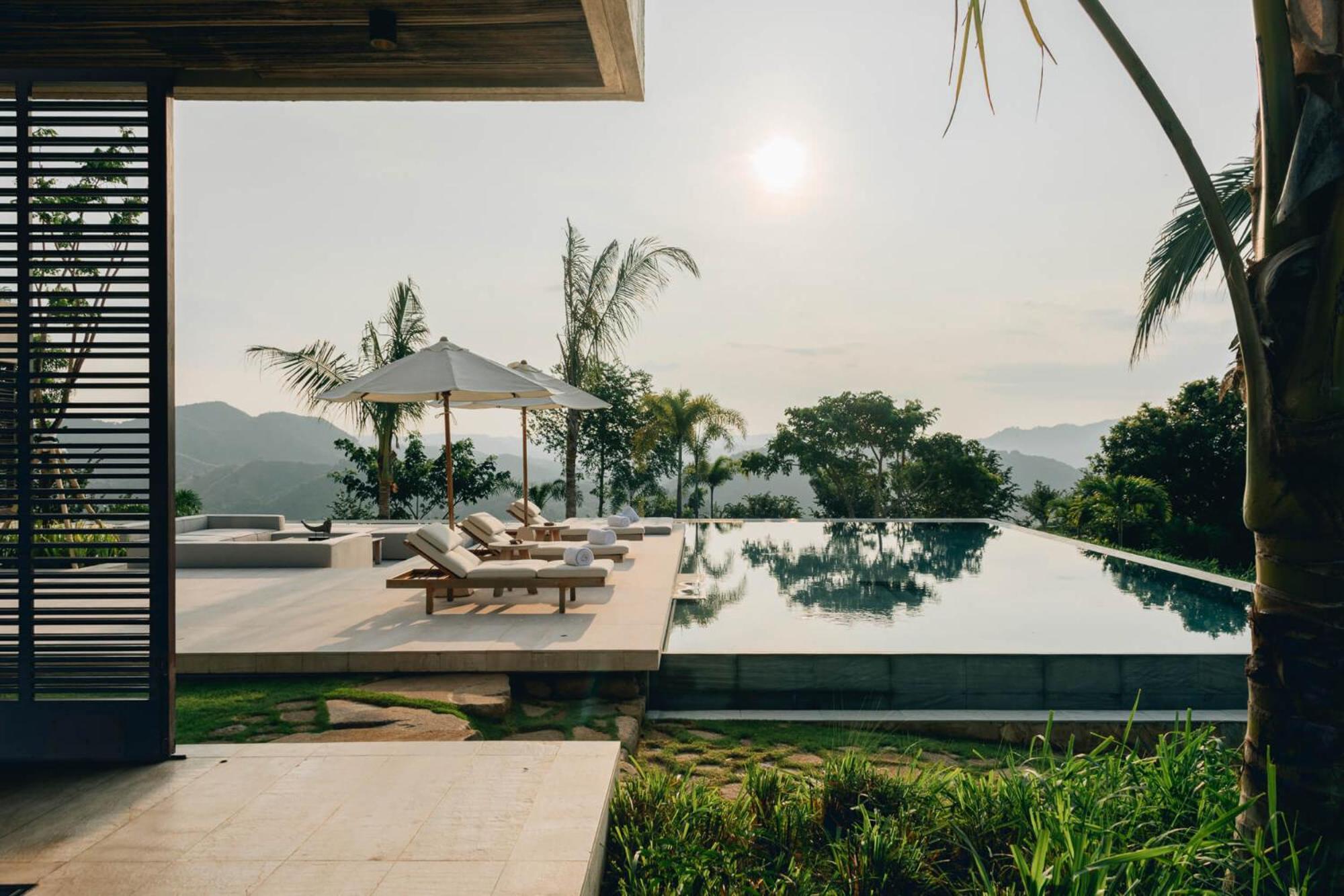 Tampah Hills Hotel เซอลงเบอลานัก ภายนอก รูปภาพ